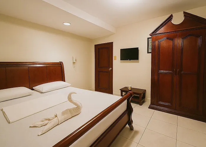 Goland House Inn *